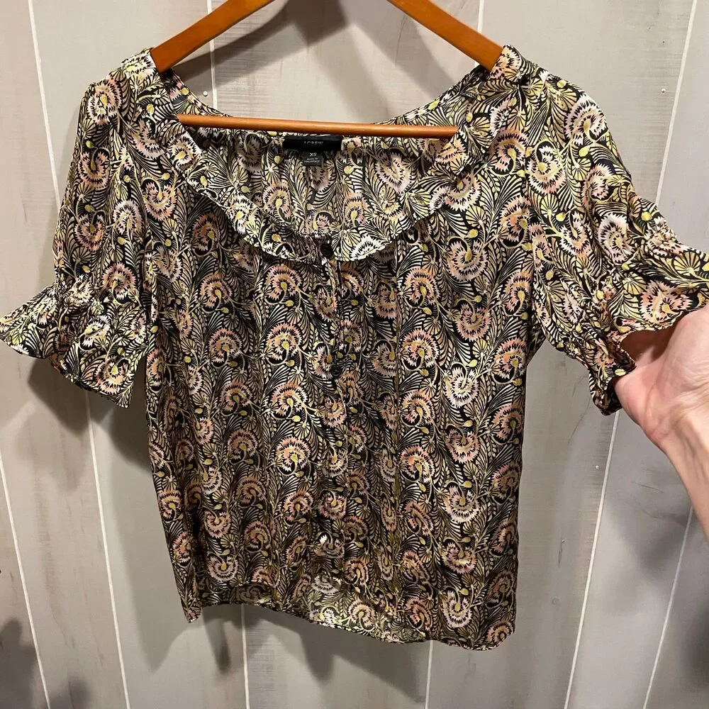 Cute J. Crew silky ruffle puff sleeve scoop neck blouse classic modern preppy